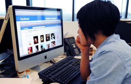 Why Your Employees Should Be On Facebook At Work